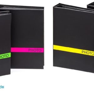 Instax WIDE kuville tyylikäs kovakantinen minialbumi mustilla sivuilla. - 10,8 x 8,6 cm kuville - 20 kuvalle Tukevat taskut.
